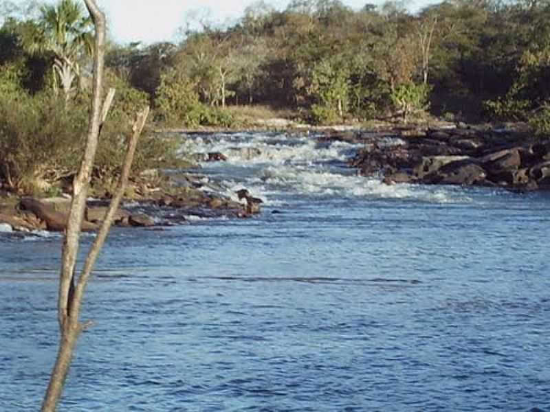PAREDO DE MINAS-MG-CORREDEIRA NO RIO DO SONO-FOTO:EDLAINE MATOS - PAREDO DE MINAS - MG