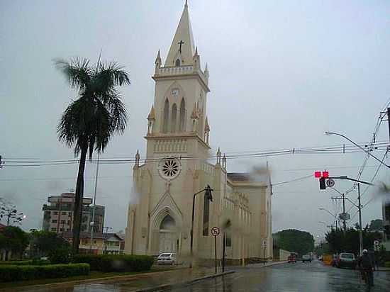 IGREJA MATRIZ DE SANTO ANTNIO EM PATOS DE MINAS-FOTO:MONTANHA - PATOS DE MINAS - MG