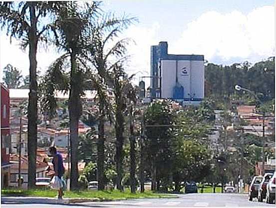 PATROCNIO-MG-AVENIDA JACINTO BARBOSA-FOTO:LEOZIM_PTC - PATROCNIO - MG