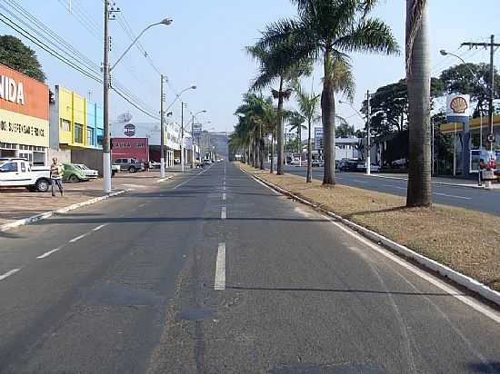 PATROCNIO-MG-AVENIDA RUI BARBOSA-FOTO:CARLOS ANTONIO COELHO - PATROCNIO - MG
