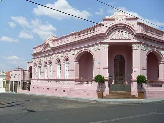 PATROCNIO-MG-CASA ROSADA NO CENTRO-FOTO:CARLOS ANTONIO COELHO - PATROCNIO - MG