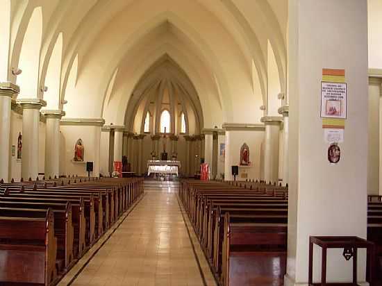 PATROCNIO-MG-INTERIOR DA IGREJA SANTA LUZIA-FOTO:CARLOS ANTONIO COELHO - PATROCNIO - MG