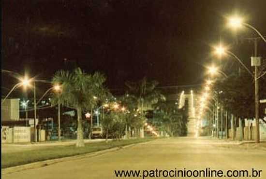 PATROCNIO-MG-VISTA NOTURNA DA AVENIDA SO CRISTVO-FOTO:LEOZIM_PTC - PATROCNIO - MG