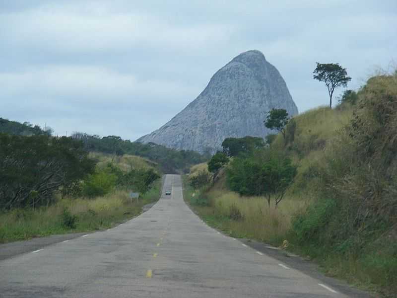 PEDRA AZUL-MG-A PEDRA AZUL VISTA DA ESTRADA-FOTO:CARLOS MEIRELES - PEDRA AZUL - MG