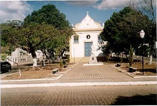 PRAA E IGREJA DE PEDRA AZUL-FOTO:MONTANHA - PEDRA AZUL - MG