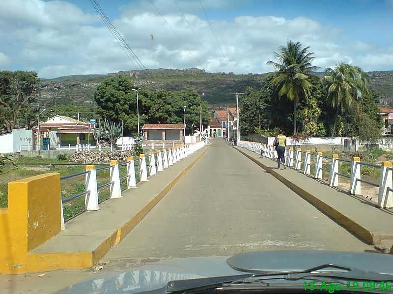 ANDARA-BA-PONTE SOBRE O RIO RONCADOR-FOTO:ANDRE L. S. LACERDA - ANDARA - BA