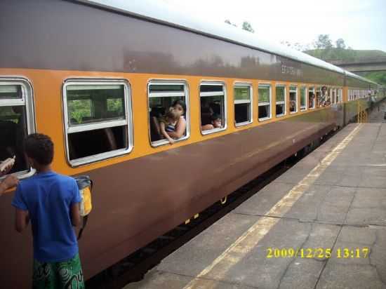 TREM PASSAGEIRO NA ESTAO DE PED: CORRIDA,GILSON GERALDO - PEDRA CORRIDA - MG