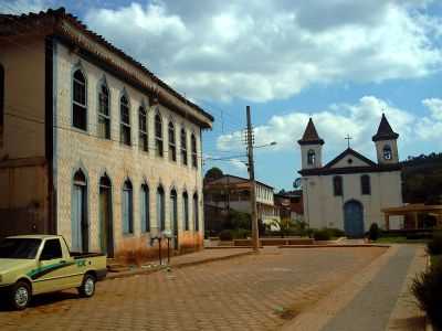 LARGO DA IGREJA MATRIZ DE SO SEBASTIO, POR FAHRENHEIT BARBOSA AMARANTE - PEDRA DO ANTA - MG