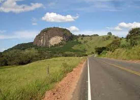 RODOVIA E VISTA DA PEDRA EM PEDRA DOURADA-FOTO:RUMOAONOROESTE. - PEDRA DOURADA - MG