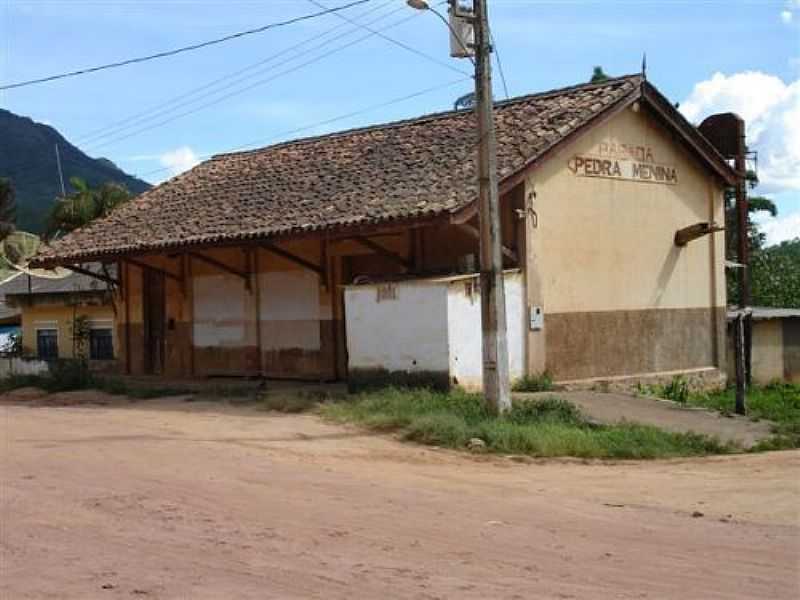 ANTIGA ESTAO FERROVIRIA EM 24/12/2005. FOTO MARCOS A. FARIAS  - PEDRA MENINA - MG