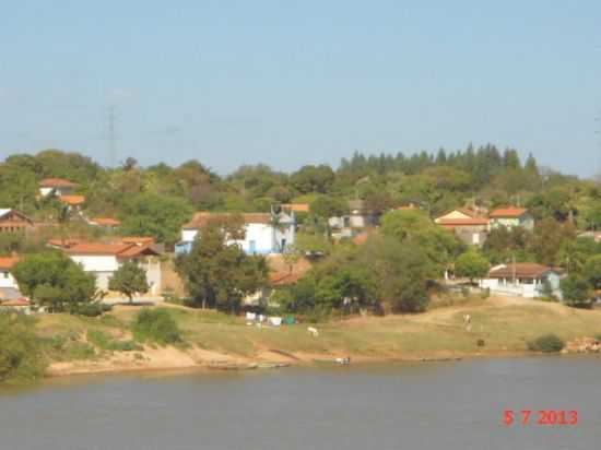 VISTA DA PONTE QUE LIGA MDA CRUZ A  JANURIA, POR MANDRO MARQUES - PEDRAS DE MARIA DA CRUZ - MG