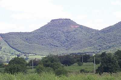 MORRO DO SARA EM ANGICAL, POR PAULO F. S. ARAUJO. - ANGICAL - BA