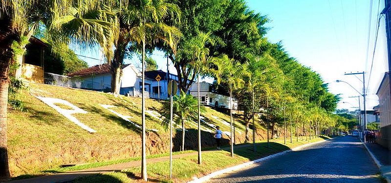 PEQUERI-MG-AVENIDA DA CIDADE-FOTO:@PREFEITURA.PEQUERI - PEQUERI - MG