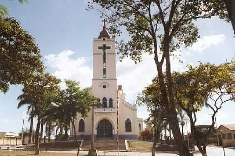 IGREJA MATRIZ DE SANTO ANTNIO - PEQUI - MG