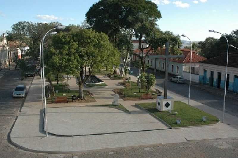 PRAA ZOROASTRO ALVARENGA  - PERDES - MG