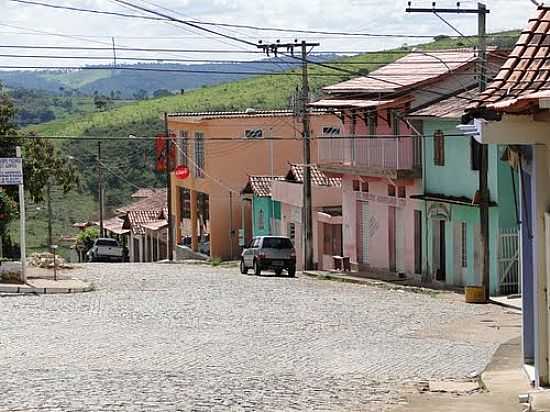 RUA EM PIEDADE DOS GERAIS-FOTO:MAXIMIANO - PIEDADE DOS GERAIS - MG