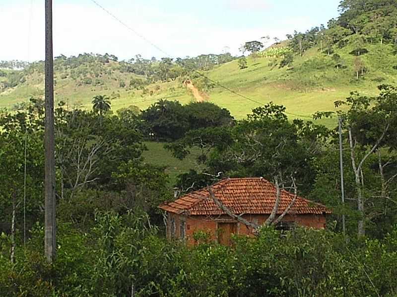 PINDABAS-MG-CASA EM REA RURAL-FOTO:IRIBERTO MOTA - PINDABAS - MG