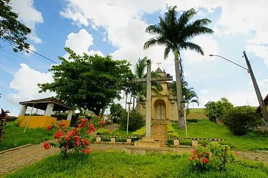 JARDIM DA IGREJA-FOTO:SGTRANGEL  - PINHOTIBA - MG