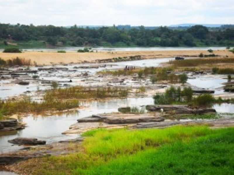 PIRAPORA-MG-CACHOEIRA E PRAIA DO RIO SO FRANCISCO-FOTO:RODOLPHO ASSENO - PIRAPORA - MG