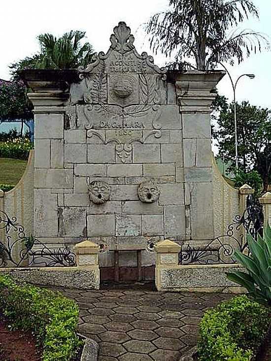 CHAFARIZ NA PRAA DA MATRIZ-FOTO:MONTANHA - PITANGUI - MG