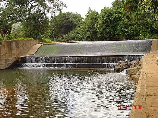 BARRAGEM PARA CAPTAO NO RIBEIRO ARARAS EM PIUMBI-FOTO:COELHO DE PIUMBI - PIUMHI - MG