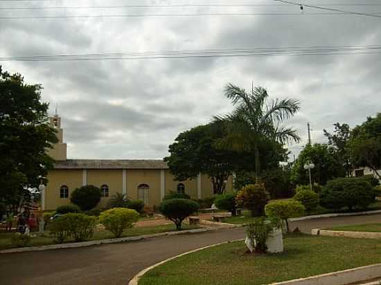 PRAA E IGREJA-FOTO:OTAVIO MARTINS  - PLANALTO DE MINAS - MG