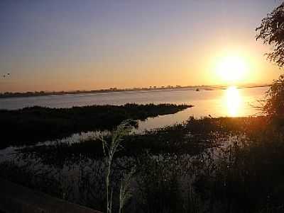RIO GRANDE NA CIDADE DE PLANURA, FOTO POR GRUPO TRILHEIRO. - PLANURA - MG