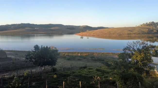 UM BRAO DO LAGO, POR ROGER - PORTO DOS MENDES - MG