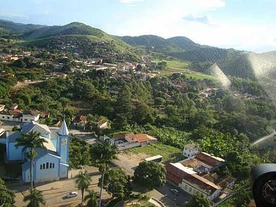 IGREJA E A CIDADE DE POT,VISTA DO ALTO-FOTO:WATSONX00 - POT - MG