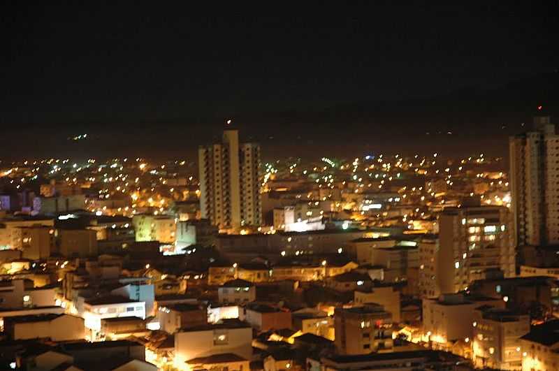 POUSO ALEGRE-MG-VISTA NOTURNA DA CIDADE-FOTO:JOO BOSCO REZENDE - POUSO ALEGRE - MG