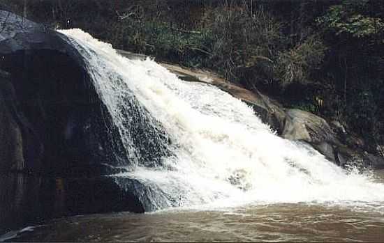 CACHOEIRA DO COURA EM POUSO ALTO-FOTO:JOSEANE GUIMARES - POUSO ALTO - MG