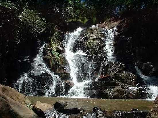 CACHOEIRO EM POUSO ALTO-FOTO:JOSEANE GUIMARES - POUSO ALTO - MG