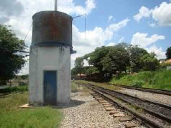 CAIXA DGUA DA ESTAO-FOTO:JAIRONUNES  - PRUDENTE DE MORAIS - MG