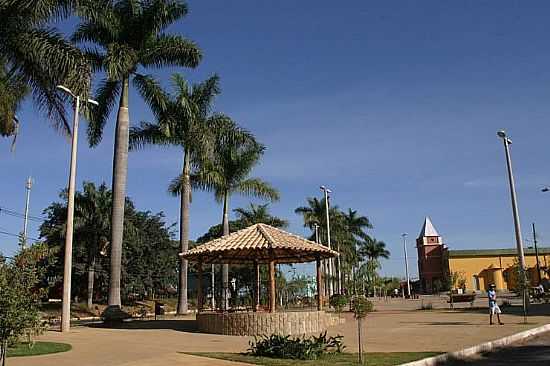 PRUDENTE DE MORAIS-MG-CORETO NA PRAA DA MATRIZ-FOTO:GILSON DE SOUZA - PRUDENTE DE MORAIS - MG