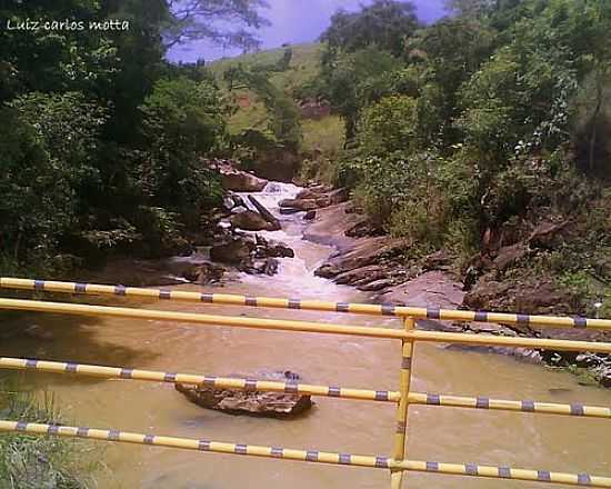 RIO EM QUARTEL DO SACRAMENTO-FOTO:MOHAMMAD ALBERTHالله - QUARTEL DO SACRAMENTO - MG