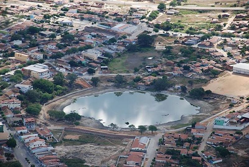 ARACATUBALAGO NO CENTRO DA CIDADEFOTOARACATU.BA.GOV.BR ARACATU BA