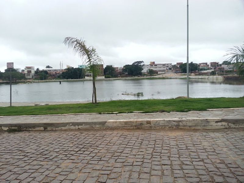 ARACATU-BA-LAGO NO CENTRO DA CIDADE-FOTO:WWW.BOQUIRAEMACAO.COM.BR - ARACATU - BA