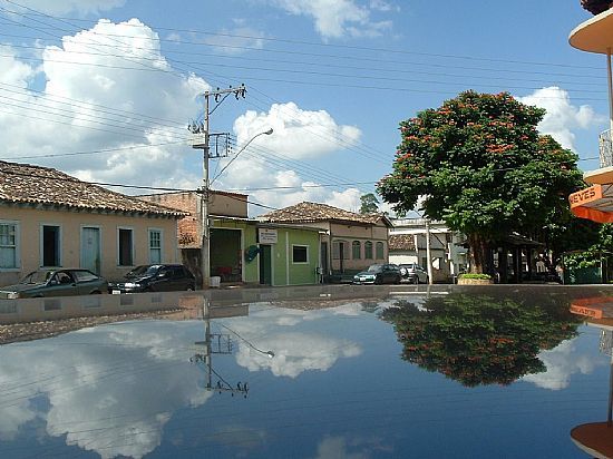 QUELUZITO-MG-LAGO NO CENTRO DA CIDADE-FOTO:ROGRIO SANTOS PEREI - QUELUZITO - MG