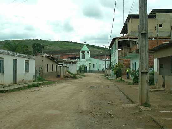 VISTA DA IGREJA EM REALEZA-FOTO:MONTANHA - REALEZA - MG