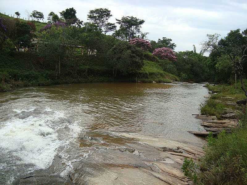 RESENDE COSTA-MG-CACHOEIRA DOS PINTOS-FOTO:JOO CARLOS RESENDE - RESENDE COSTA - MG