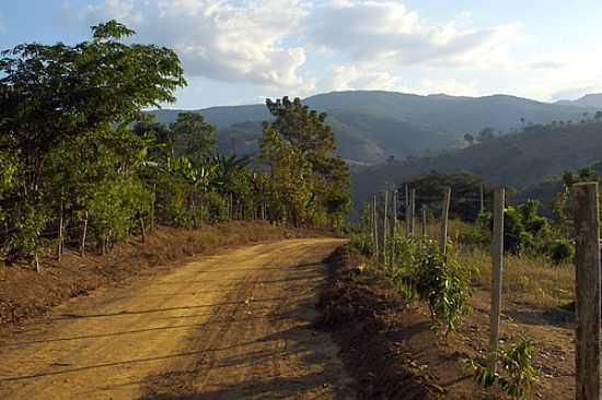 ESTRADA DA SERRA DO CASCALHO EM RESPLENDOR-MG-FOTO:TEDD SANTANA - RESPLENDOR - MG