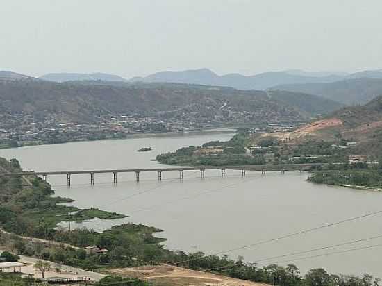 PONTE SOBRE O RIO DOCE E A CIDADE DE RESPLENDOR-MG-FOTO:GUSTAVO STURZENECKER - RESPLENDOR - MG