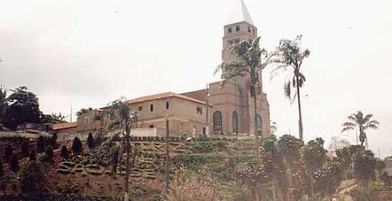 IGREJA-FOTO:MONTANHA  - RESSAQUINHA - MG