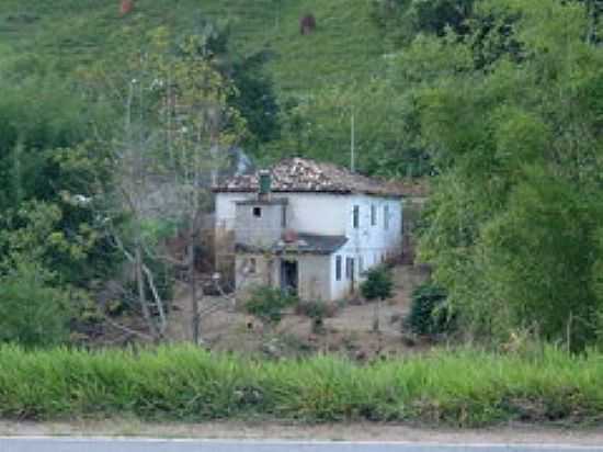 SOBRADO EM REA RURAL-FOTO:MONTANHA  - RESSAQUINHA - MG
