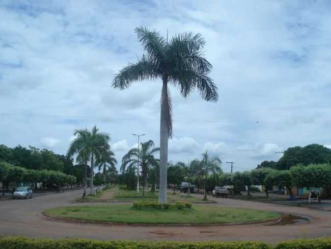 PRAA NA AVENIDA CENTRAL DE RIACHINHO, POR MANU - RIACHINHO - MG