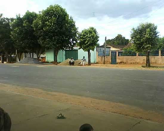 AV.ANTONIO CORREIA E SILVA EM RIACHO DA CRUZ-FOTO:ANGRA - RIACHO DA CRUZ - MG