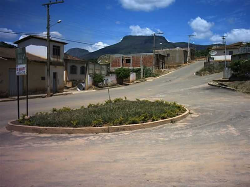 RIBEIRO DE SO DOMINGOS-MG-TREVO DE ACESSO-FOTO:WWW.ENGEMAT-MG.COM.BR - RIBEIRO DE SO DOMINGOS - MG