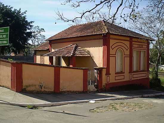 CASA DO CHEFE DA ESTAO - RIBEIRO VERMELHO - MG