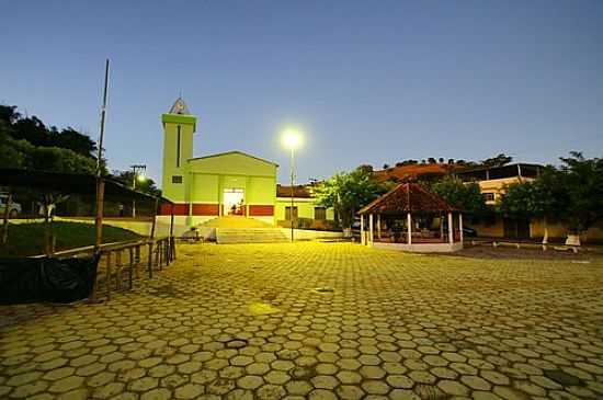 PRAA E IGREJA-FOTO: SGTRANGEL  - RIBEIRO JUNQUEIRA - MG