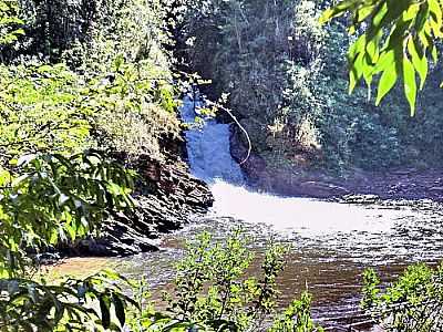 CACHOEIRA EM AFLUENTE DO RIO DAS VELHAS EM RIO ACIMA POR NELSON CLM - RIO ACIMA - MG